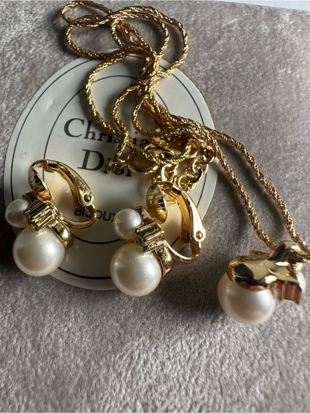 Vintage Christian Dior Faux Pearl Rhinestone Necklace & Clip-On Earrings Set - Picture 10 of 16